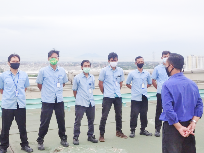 Memimpin Tim Cleaning Service